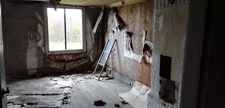 Why Selling a Distressed House Through Traditional Methods Fails in El Paso